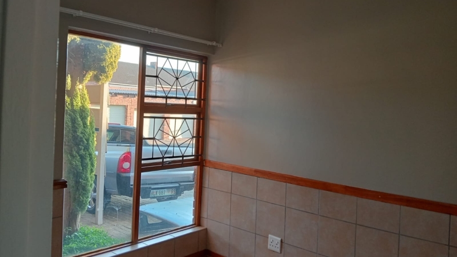To Let 3 Bedroom Property for Rent in Langenhovenpark Free State